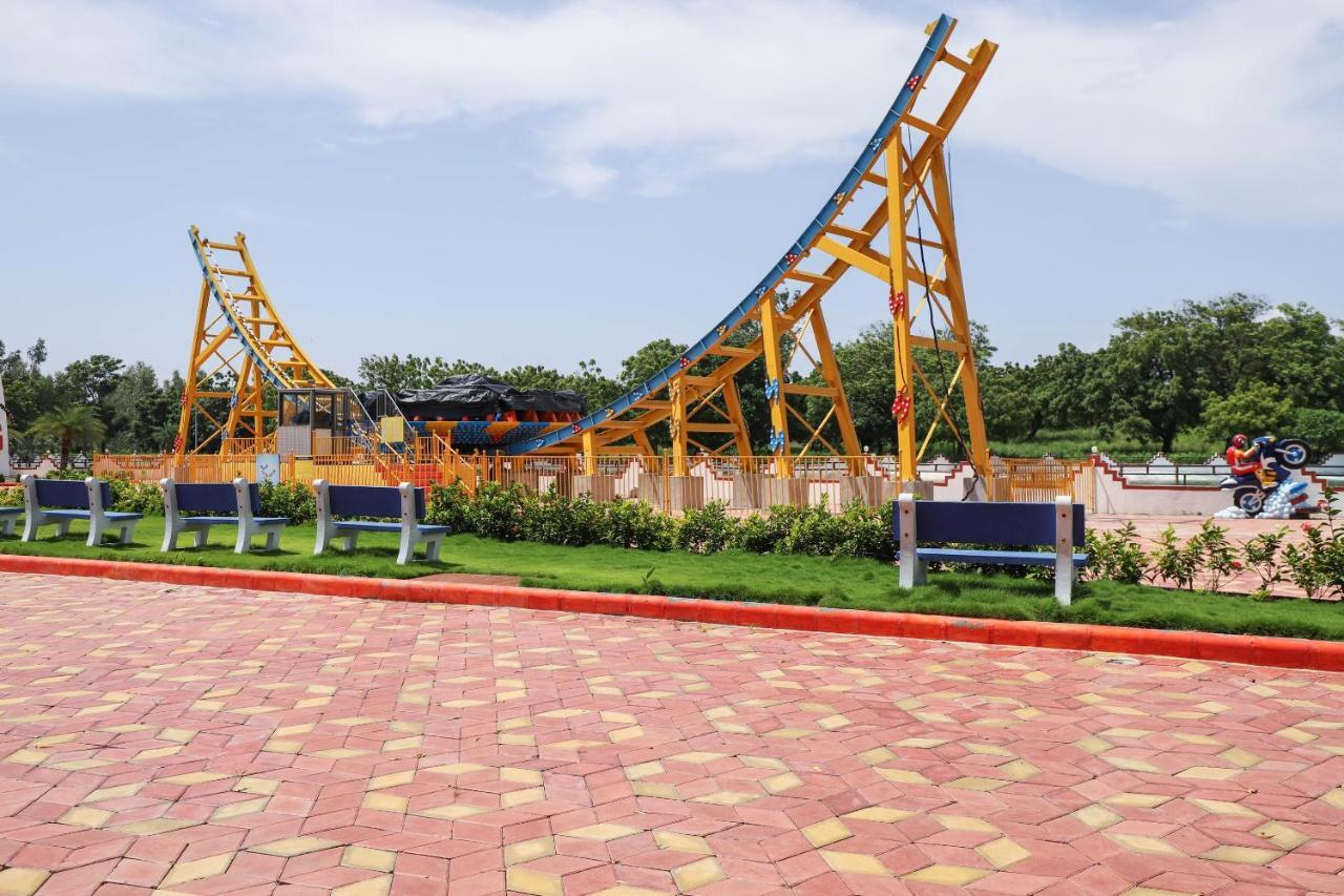 Capital O 49279 Chhab Chhaba Chhab Water Fun Park & Resort Damka Ngoại thất bức ảnh